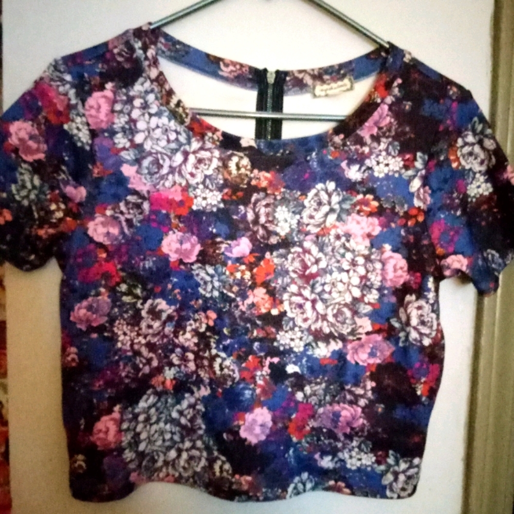 Shirt with flower design